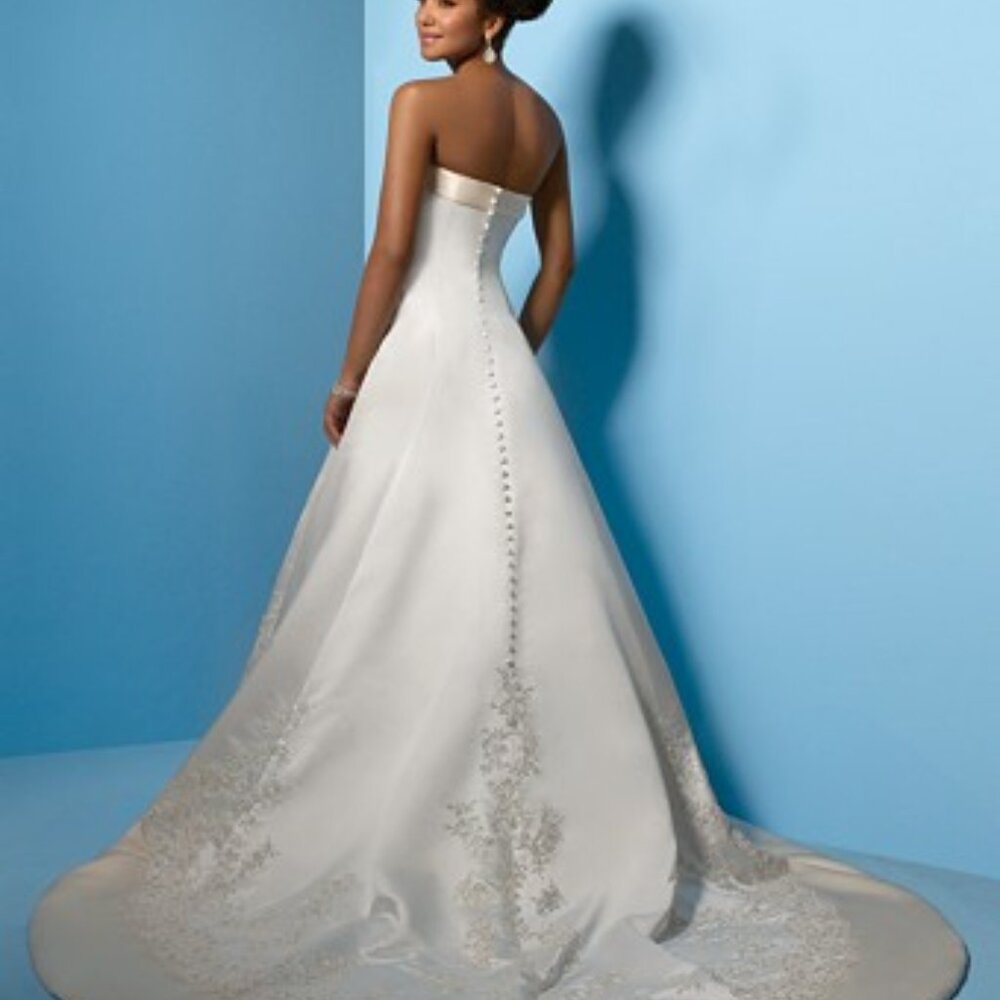 ALFRED ANGELO 2010 IVORY/SUGARPLUM  size 8